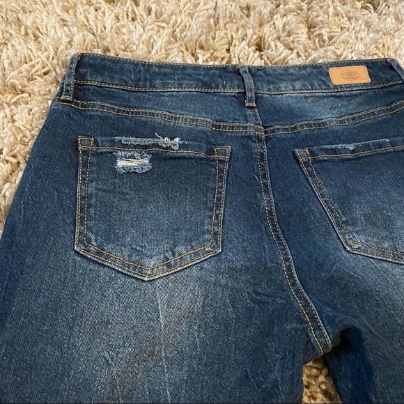 Sofia Vergara mid rise Bermuda distressed jean shorts size 2 - Picture 6 of 14